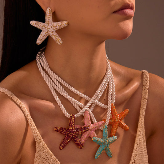 Collar con colgante de estrella de mar de moda con temática oceánica en acero inoxidable con acabado chapado para mujer