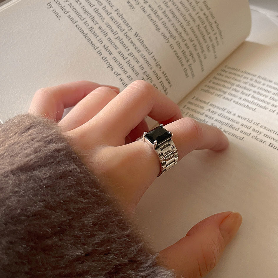 Minimalist Heart-Shaped 925 Sterling Silver Ring with Geometric Texture and Black Rhinestone Inlay for Women
