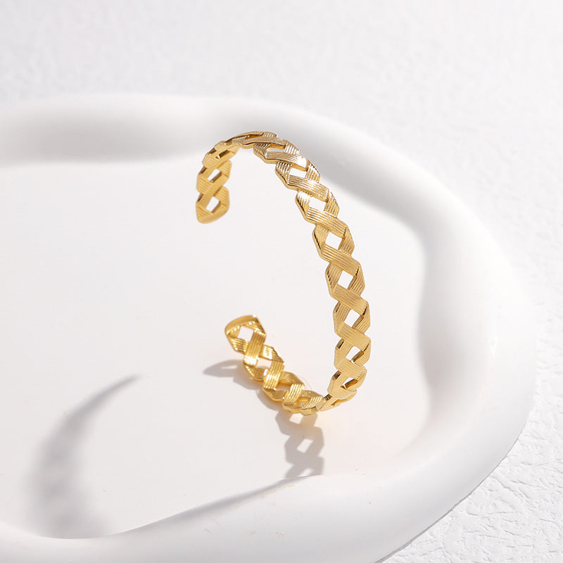 Pulsera esclava abierta ajustable de acero de titanio con forma de C hueca geométrica para mujer con acabado chapado
