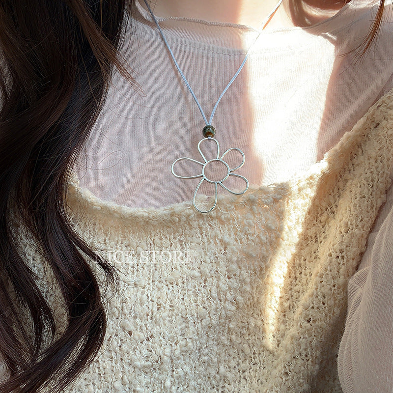 Collana con ciondolo a goccia minimalista dai toni freddi in lega placcata per donna, catena per maglione casual