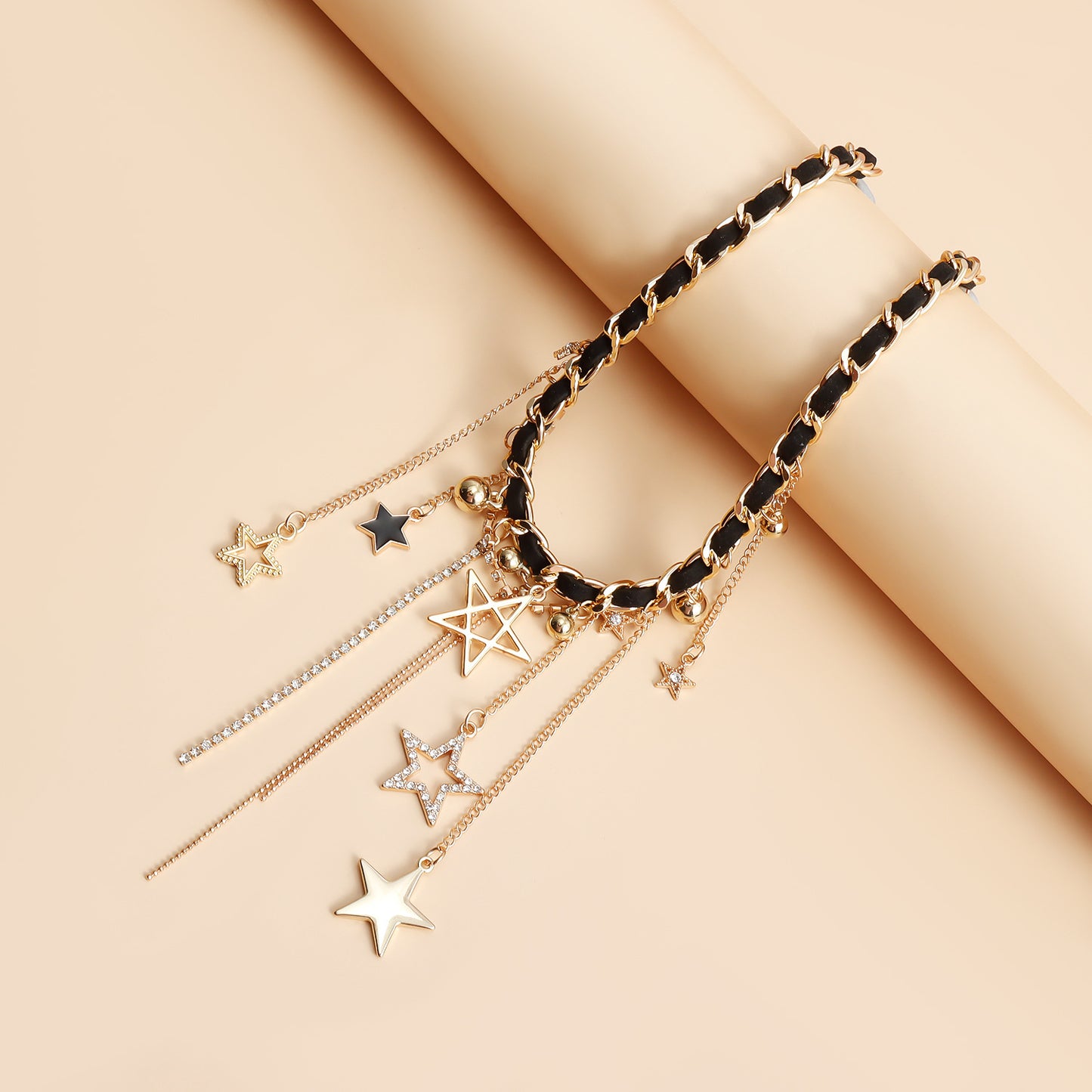 Fashionable Minimalist Star-Shaped Alloy Pendant Choker Necklace for Women with Rhinestone Accents and Plated Finish