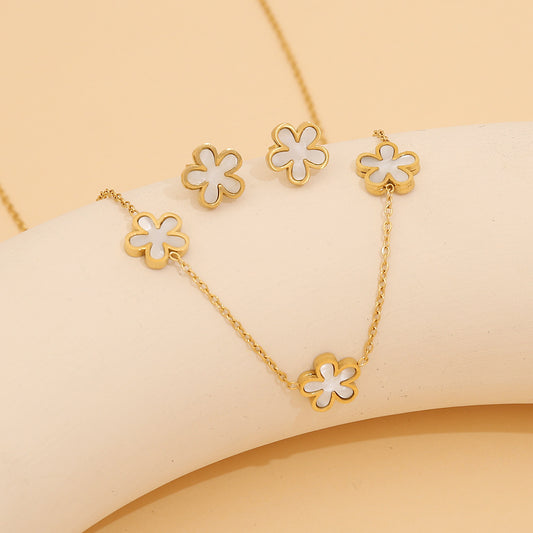 Elegante collar con colgante de acero inoxidable con forma de corazón y floral, estilo OL, con acabado chapado y cadena tipo O