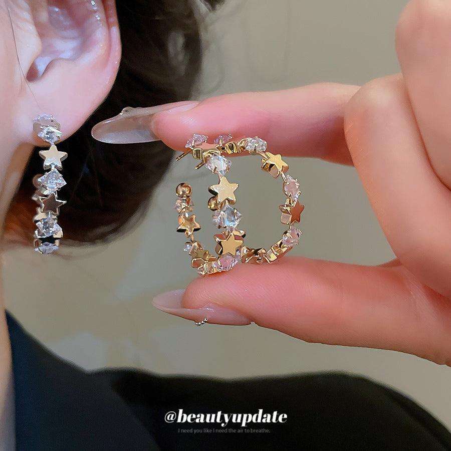 Orecchini a perno con zirconi a forma di stella geometrica minimalista con perni in argento sterling 925 per donna — Gioielli per orecchie leggeri di lusso alla moda