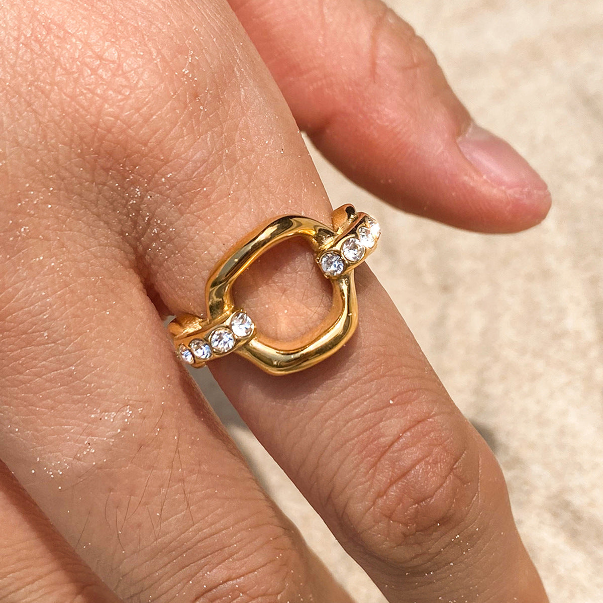 Geometric Titanium Steel Ring with Rhinestone Inlay Plated for Women Fashionable Minimalist Jewelry