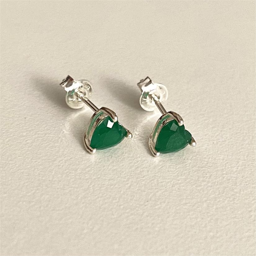 Pendientes Minimalistas de Plata de Ley 925 con Forma de Corazón, Incrustación de Circonia Verde y Acabado Bañado