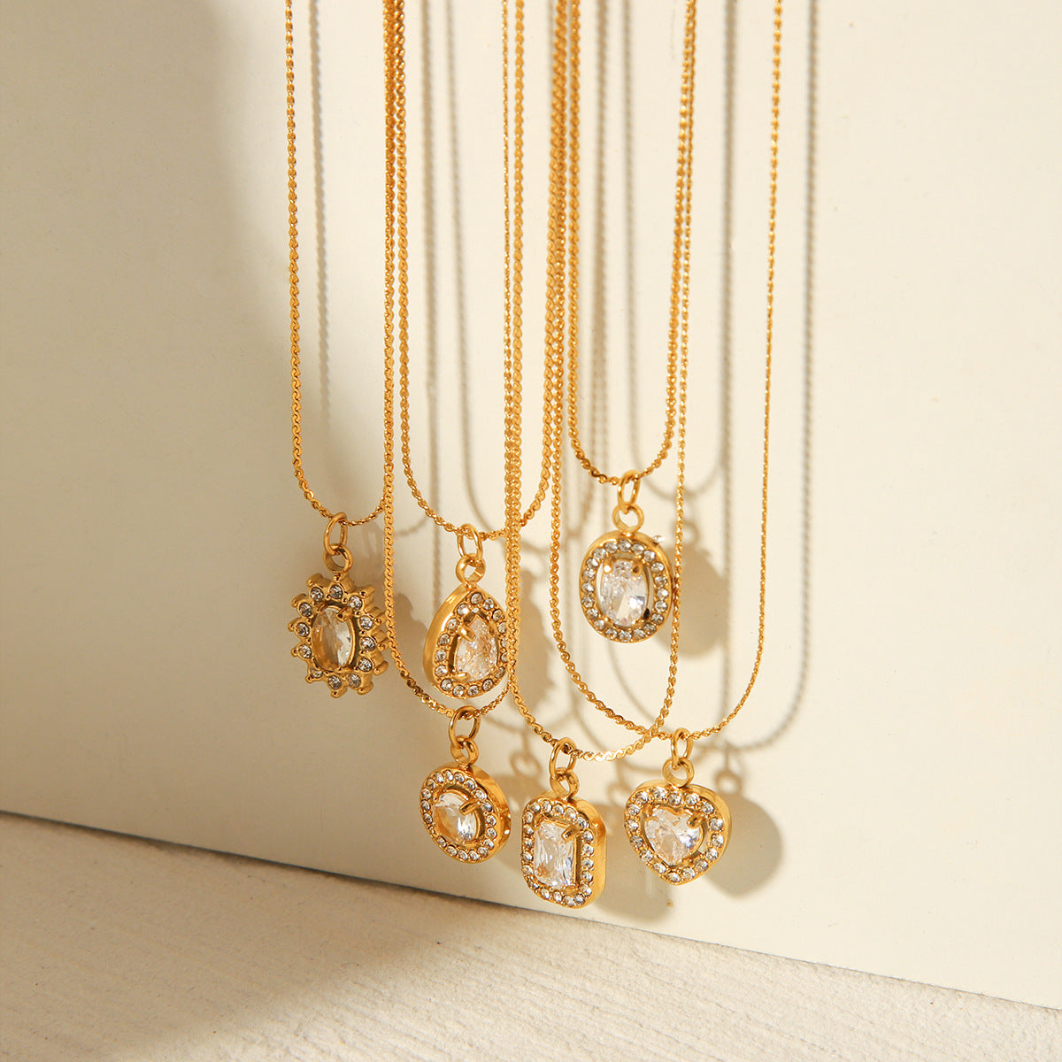 Fashion Ins Style 18K Gold Plated Geometric Heart Stainless Steel Necklace for Women with Rhinestone Inlay