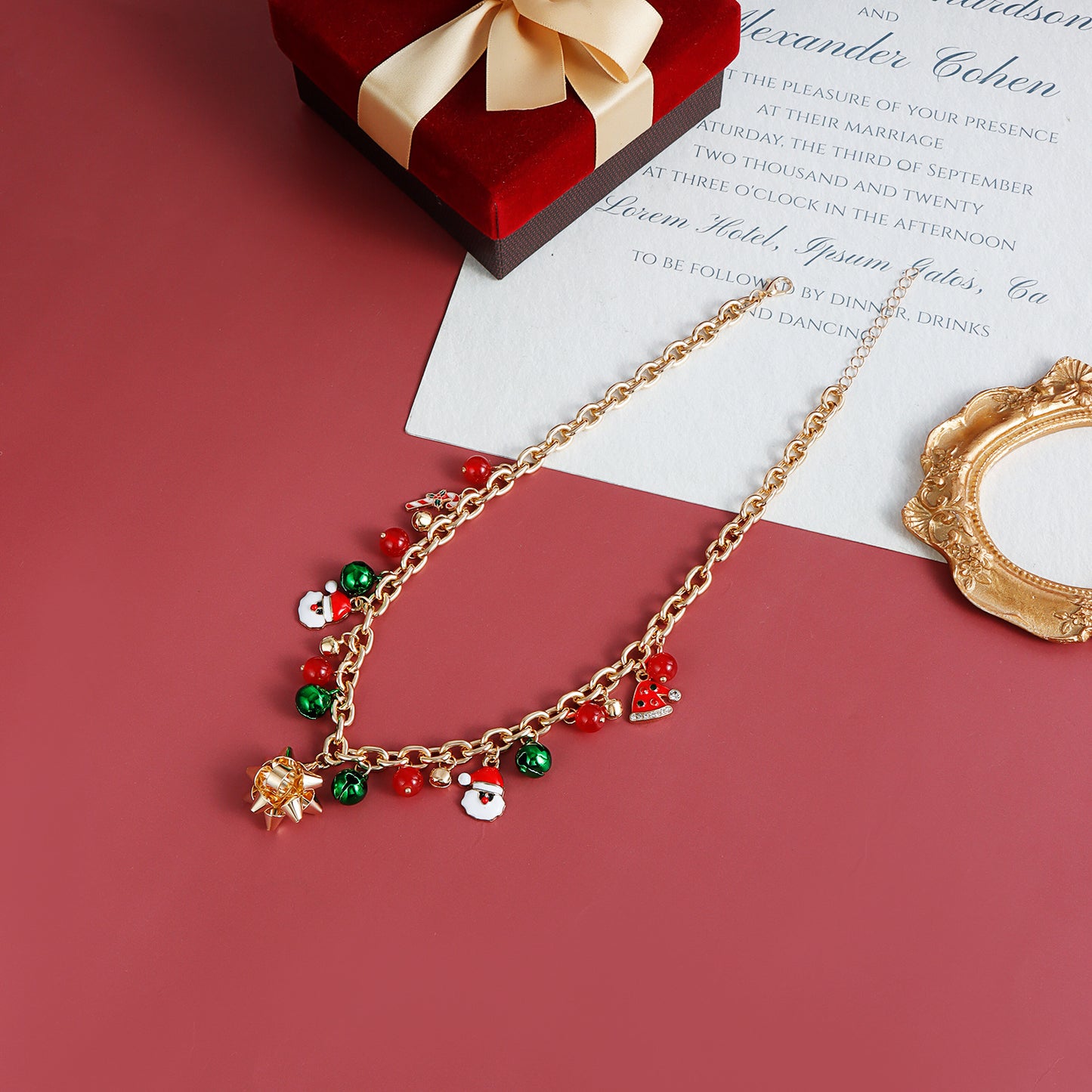 Collar con colgante floral navideño minimalista para mujer, con construcción de aleación, acabado chapado y detalles de campanas 3D multicolor