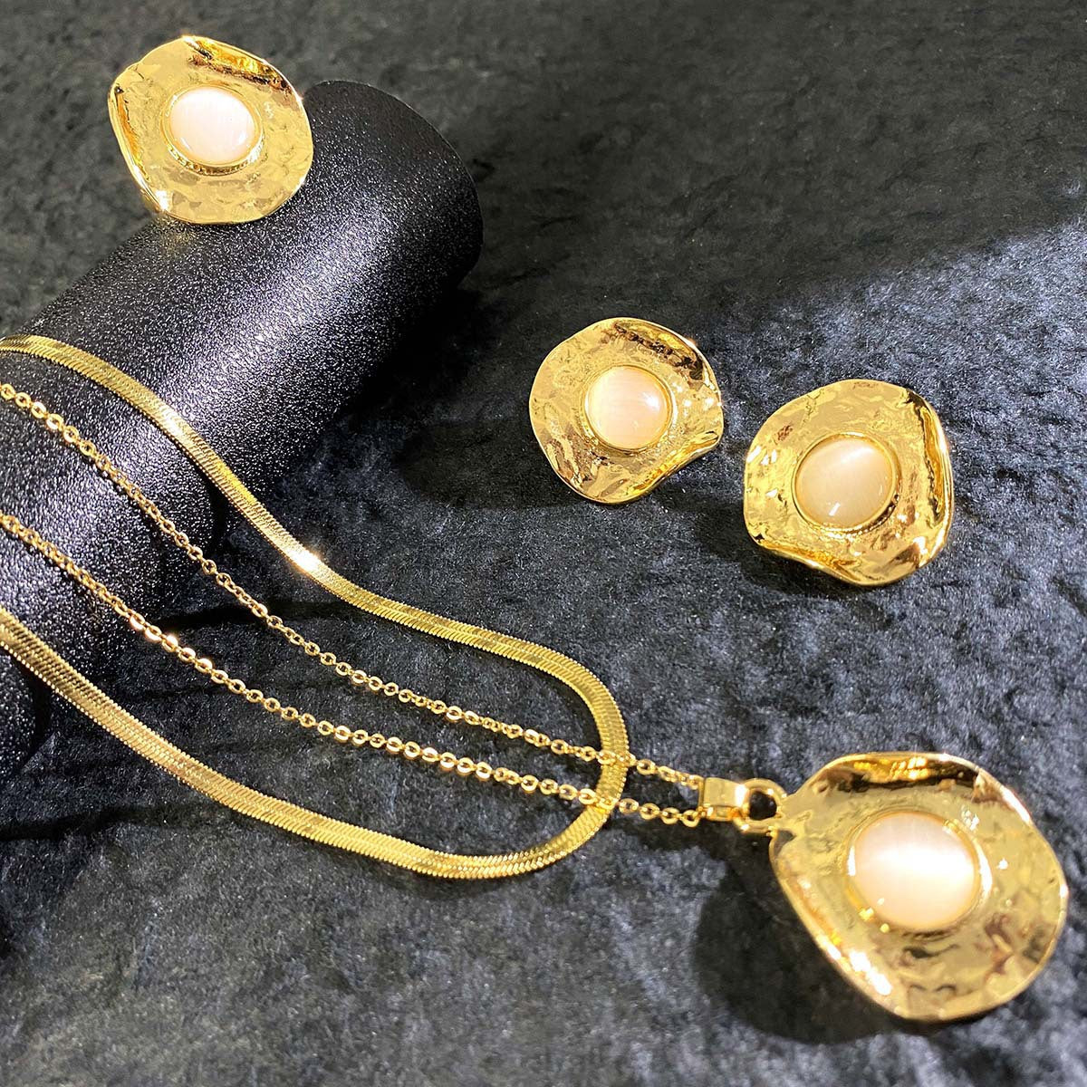 Set collana vintage geometrica a doppio strato placcata oro 18K in acciaio al titanio con strass intarsiati, catena a lama, gioielli unisex