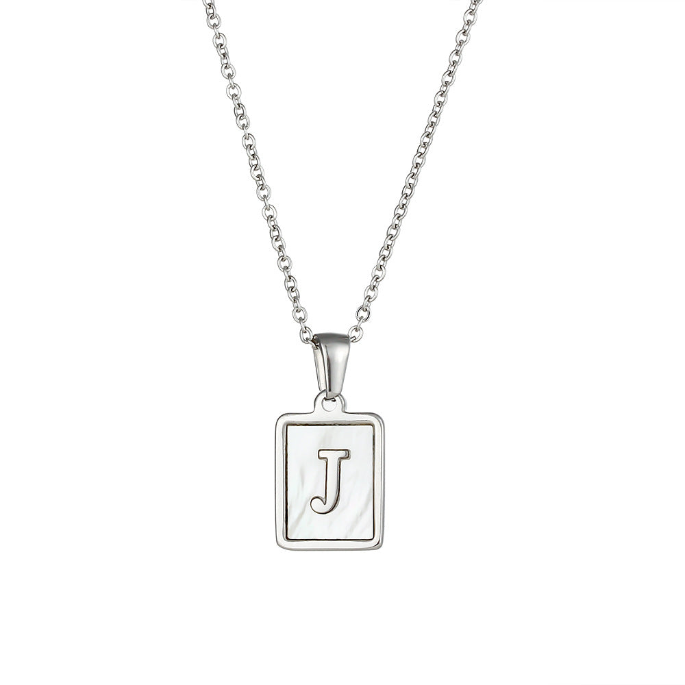 Collana con Ciondolo a Lettera Minimalista in Acciaio al Titanio per Donna con Finitura Galvanizzata e Intarsio in Madreperla Bianca Naturale