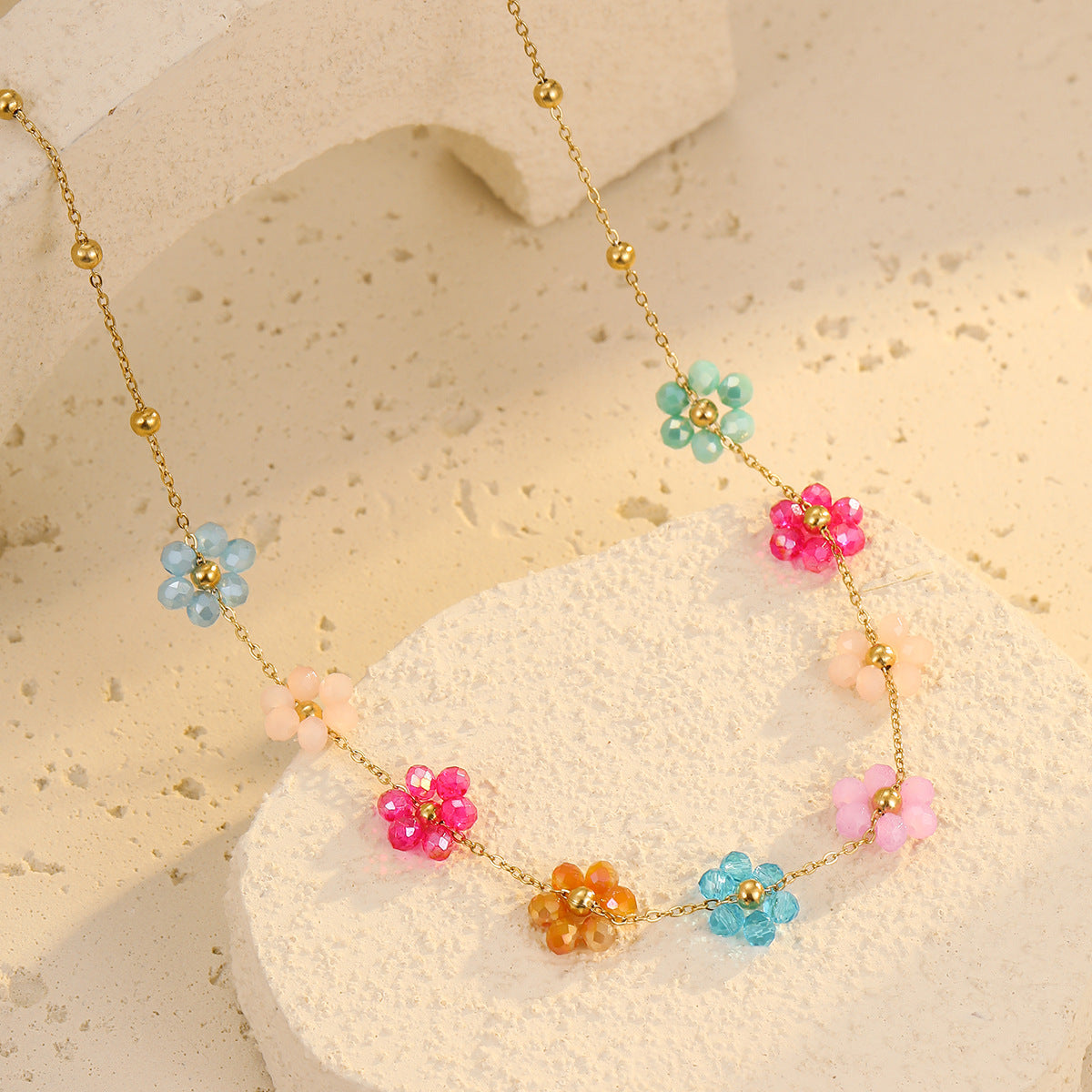 Collana Geometrica alla Moda in Acciaio Inossidabile con Placcatura in Oro 18K e Ciondolo Floreale Colorato da Donna