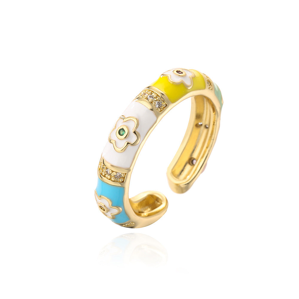 Anillo de flores geométricas irregulares estilo bohemio para mujer, hecho de cobre con chapado en oro de 18 quilates y acabado esmaltado