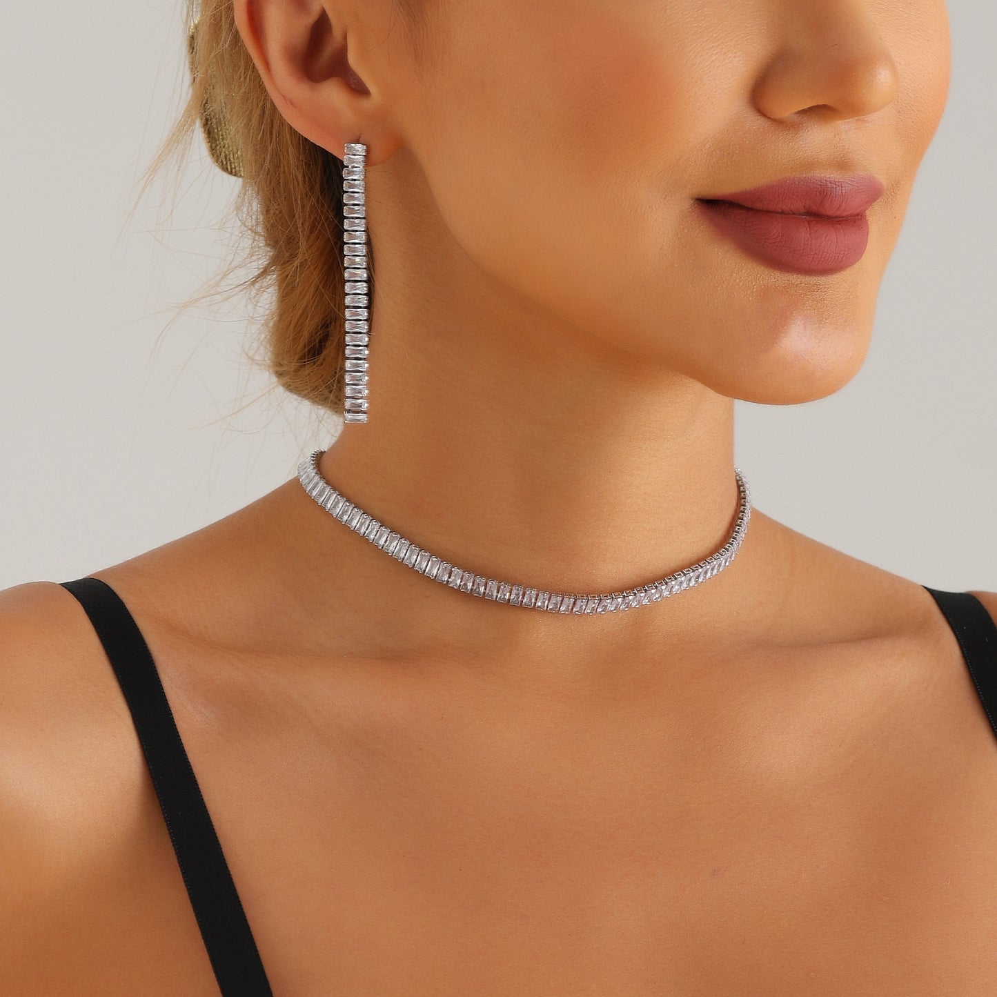 Conjunto de collar, pulsera y pendientes de circonita cristalina ajustables de estilo geométrico para mujer