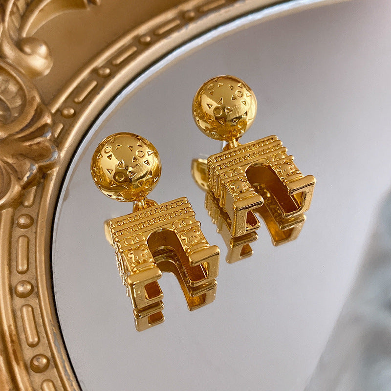 Orecchini a perno da donna vintage in metallo geometrico con perla, dettagli incisi e perni in acciaio inossidabile placcato argento