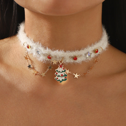 Christmas Tree Shaped Velvet Choker Necklace for Women with Alloy Pendant, Handcrafted Festive Holiday Accessory