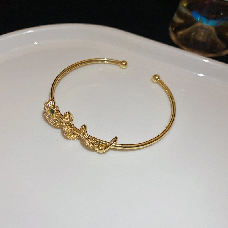 Pulsera tipo brazalete de aleación de cobre bañada en oro de lujo con incrustaciones de diamantes de imitación para mujer