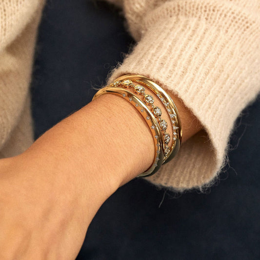 Elegant Titanium Steel Bracelet with White Rhinestone Accents Ice Crystal Pattern Fashionable Minimalist Women's Adjustable Cuff Bangle