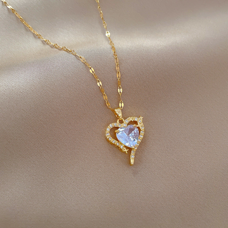 Collar con colgante de circonita con forma de corazón de acero de titanio de lujo para mujer, cadena delicada para clavícula con diseño geométrico