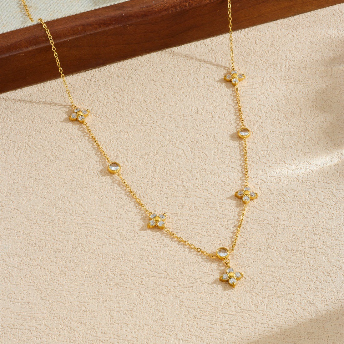 Minimalist Casual Gold Plated Stainless Steel Floral Rhinestone Pendant Necklace for Women