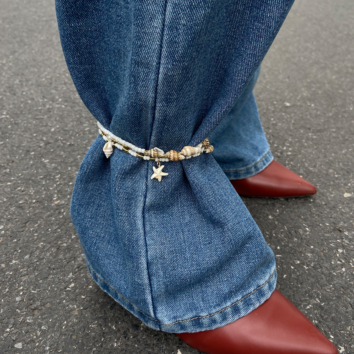 Minimalist Shell-Shaped Anklet for Women Made of Seed Beads with Ocean-Inspired Design