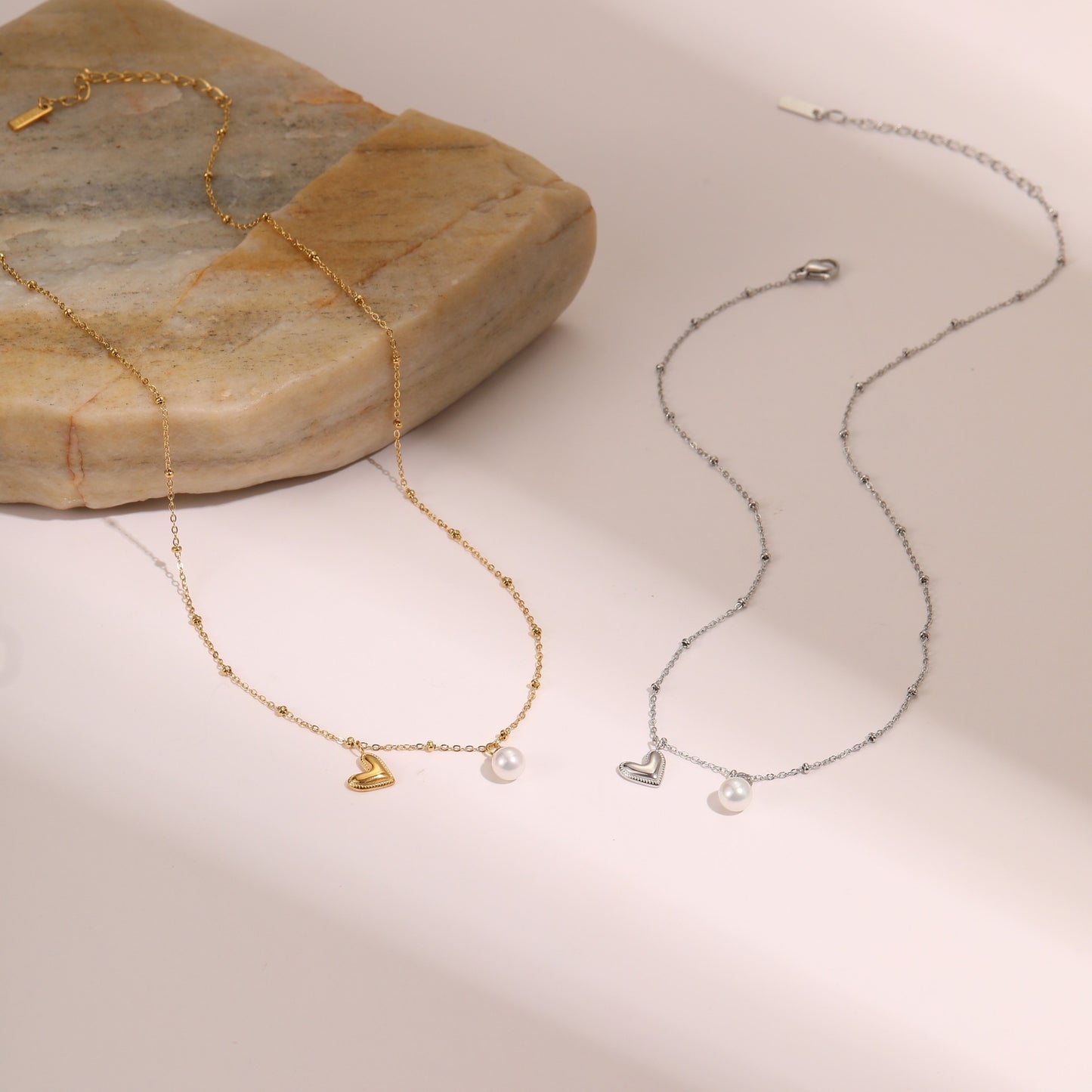 Fashion OL Heart-Shaped Stainless Steel Necklace with Gold Plating for Women, Clavicle Chain with Geometric Pendant
