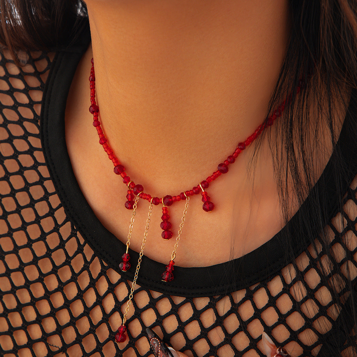 Collana girocollo corta con nappe e gocce di sangue di Halloween con ciondolo a goccia in cristallo per donna