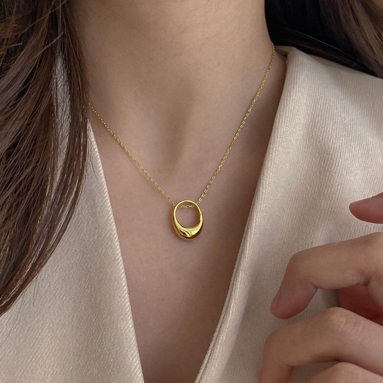 Minimalist Geometric Hollow Circle Pendant Necklace for Women Titanium Steel Plated Clavicle Chain