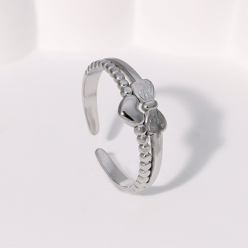 Anello regolabile da donna in acciaio inossidabile con fiocco a forma di cuore minimalista e finitura placcata