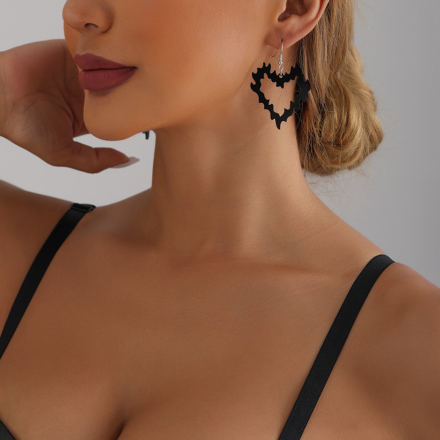 Fashion Resin Hollow Heart-Shaped Earrings with Plated Finish for Women