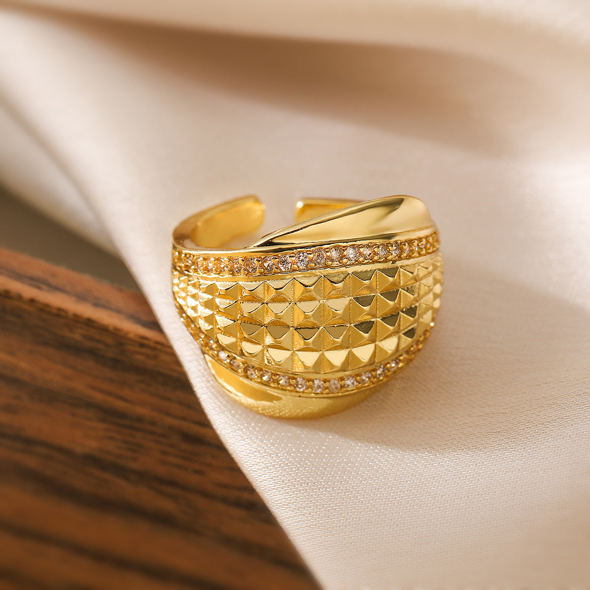 Anello regolabile in rame geometrico minimalista con zirconia micro-pavé da donna