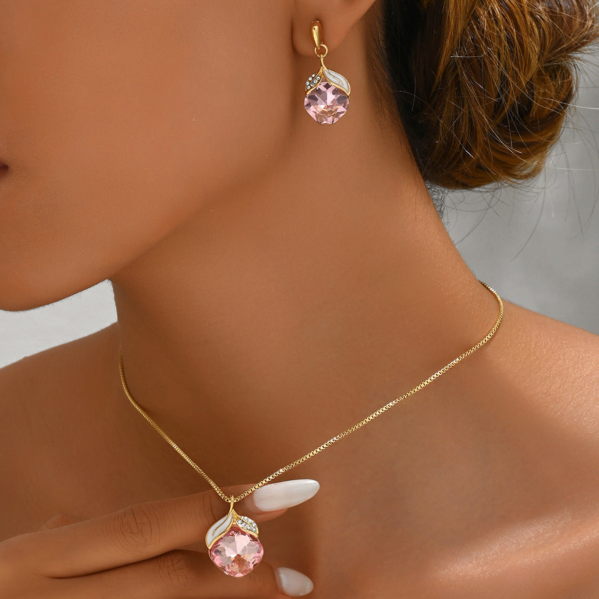 Set Collana con Pendente Floreale Minimalista e Orecchini a Perno in Lega con Strass per Donna