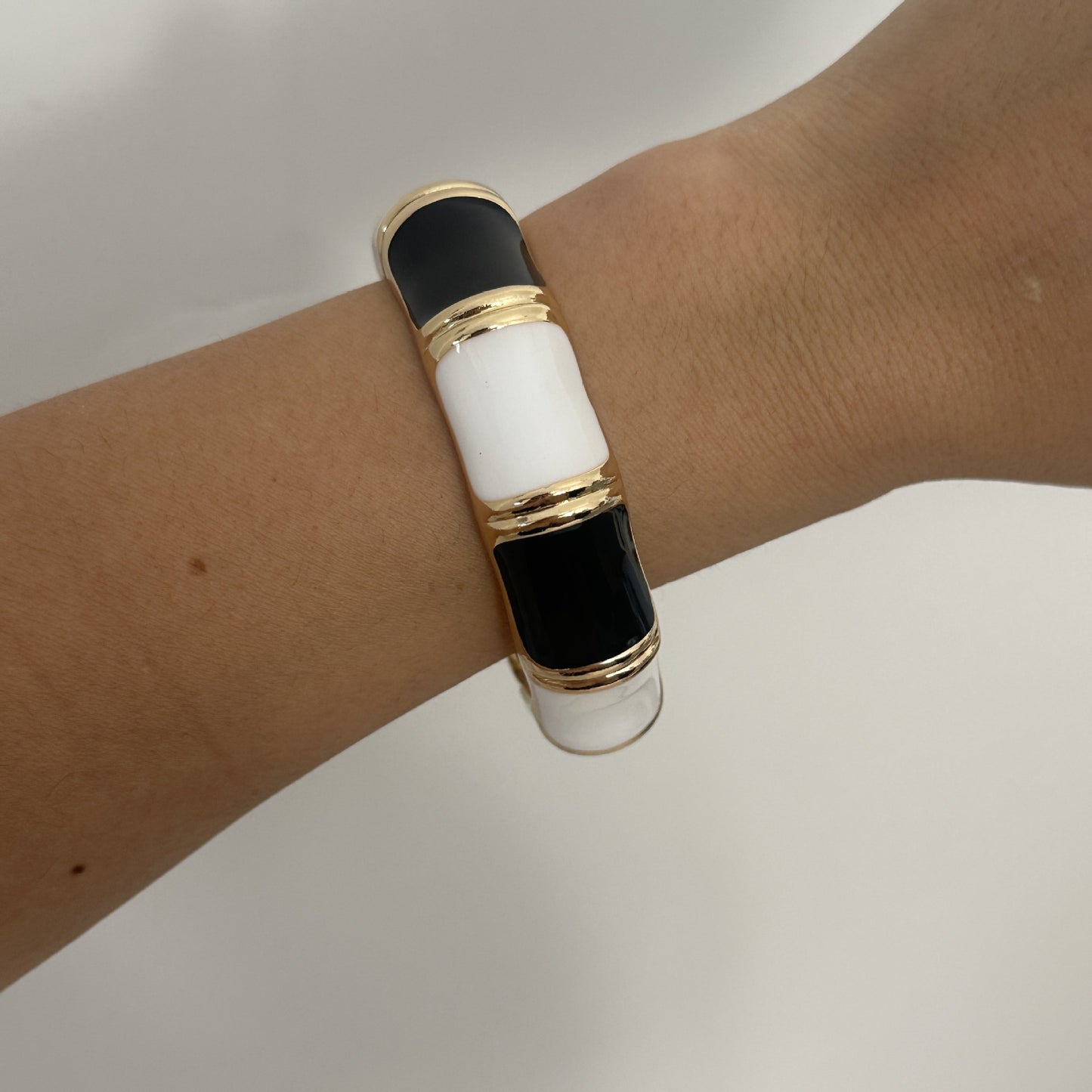 Vintage Round Geometric Checkered Enamel Plated Alloy Bracelet