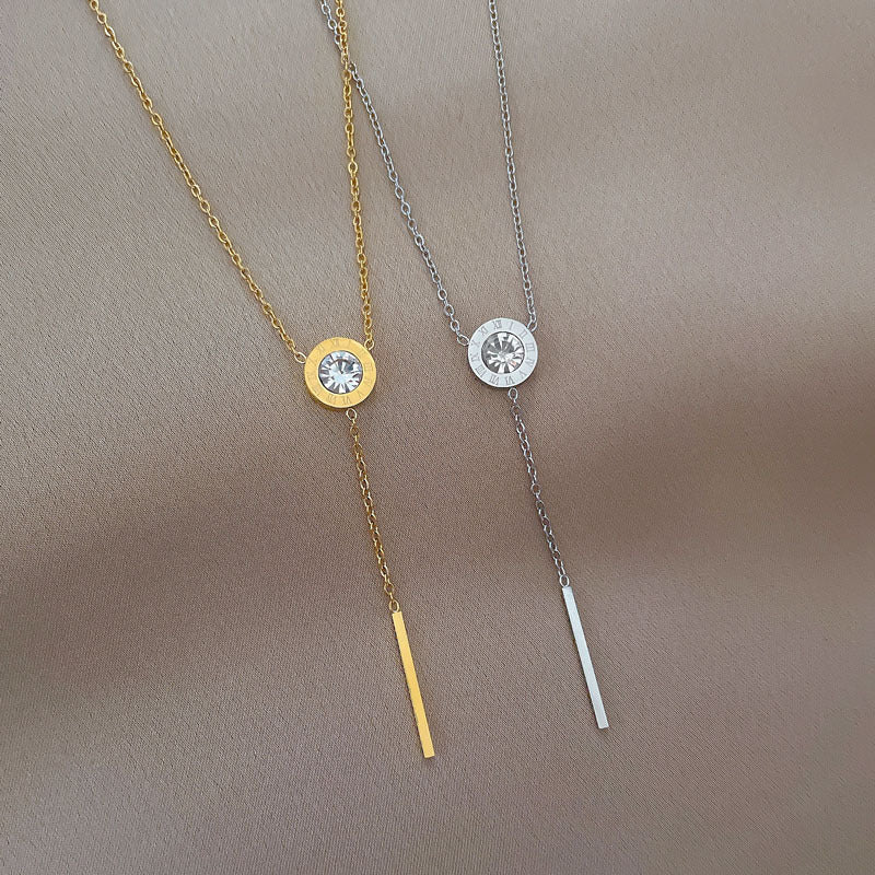 Collana con ciondolo geometrico minimalista in acciaio al titanio per uomo e donna con finitura placcata oro e catena a medaglione