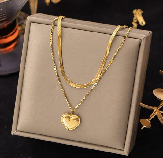 Collar de lujo de doble capa de acero titanio con colgante de corazón LOVE para mujer, con acabado chapado en oro y cadena de serpiente