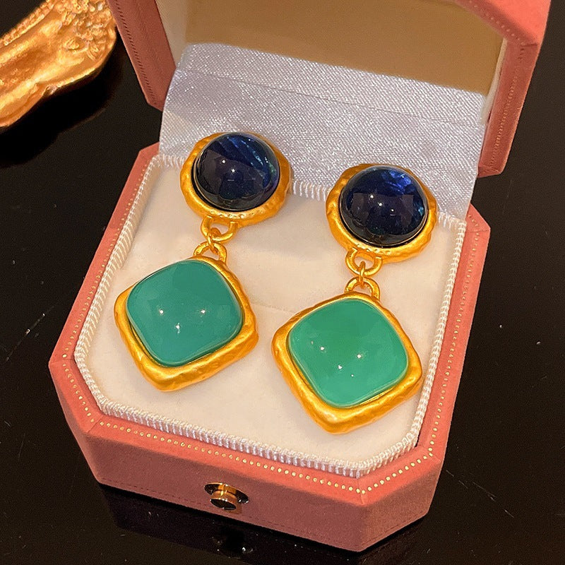 Orecchini a perno da donna in resina a forma di cuore stile vintage con perni in acciaio placcato oro