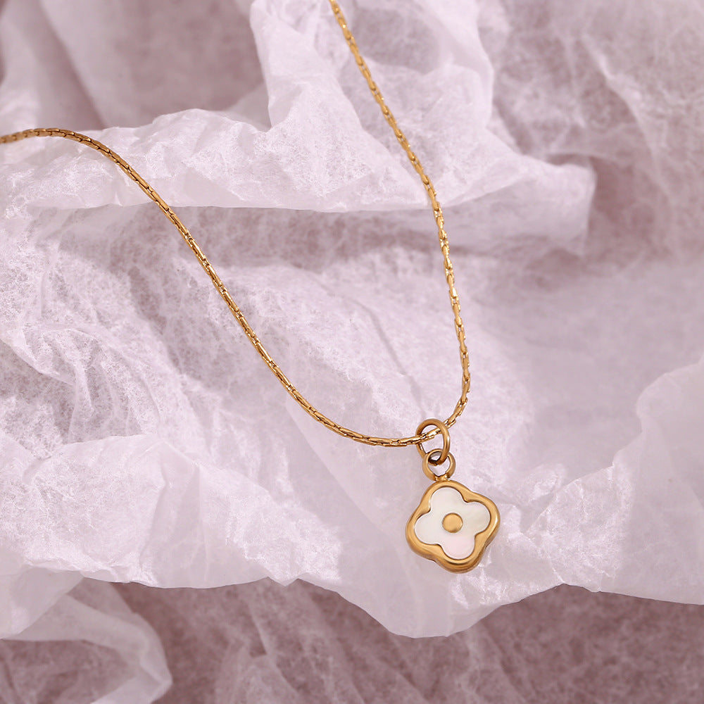 Fashionable Minimalist Shell-Shaped Stainless Steel Pendant Necklace for Women with 18K Gold Plating