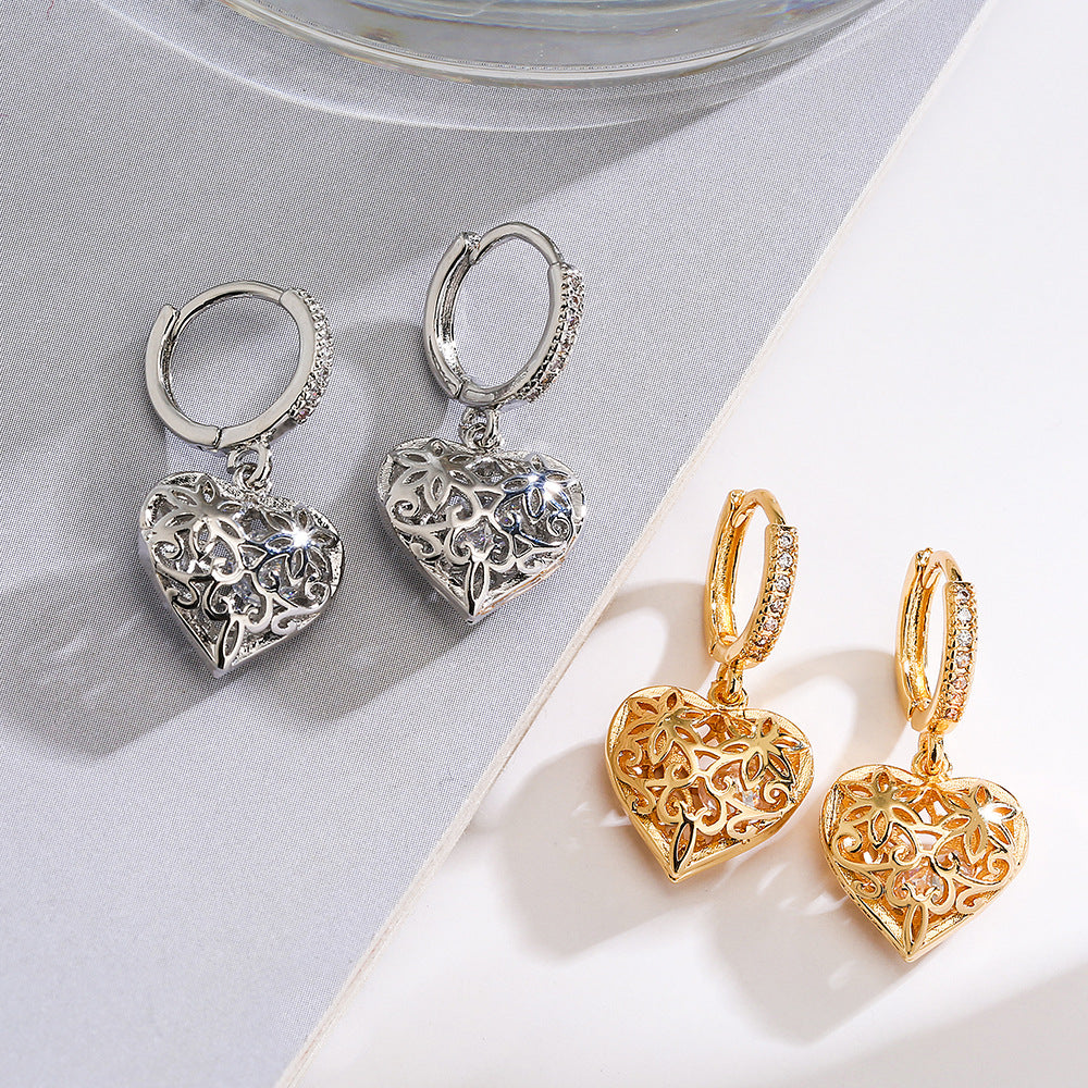 Orecchini da donna minimalisti in rame a forma di cuore traforato con placcatura in oro vero e accenti in zircone