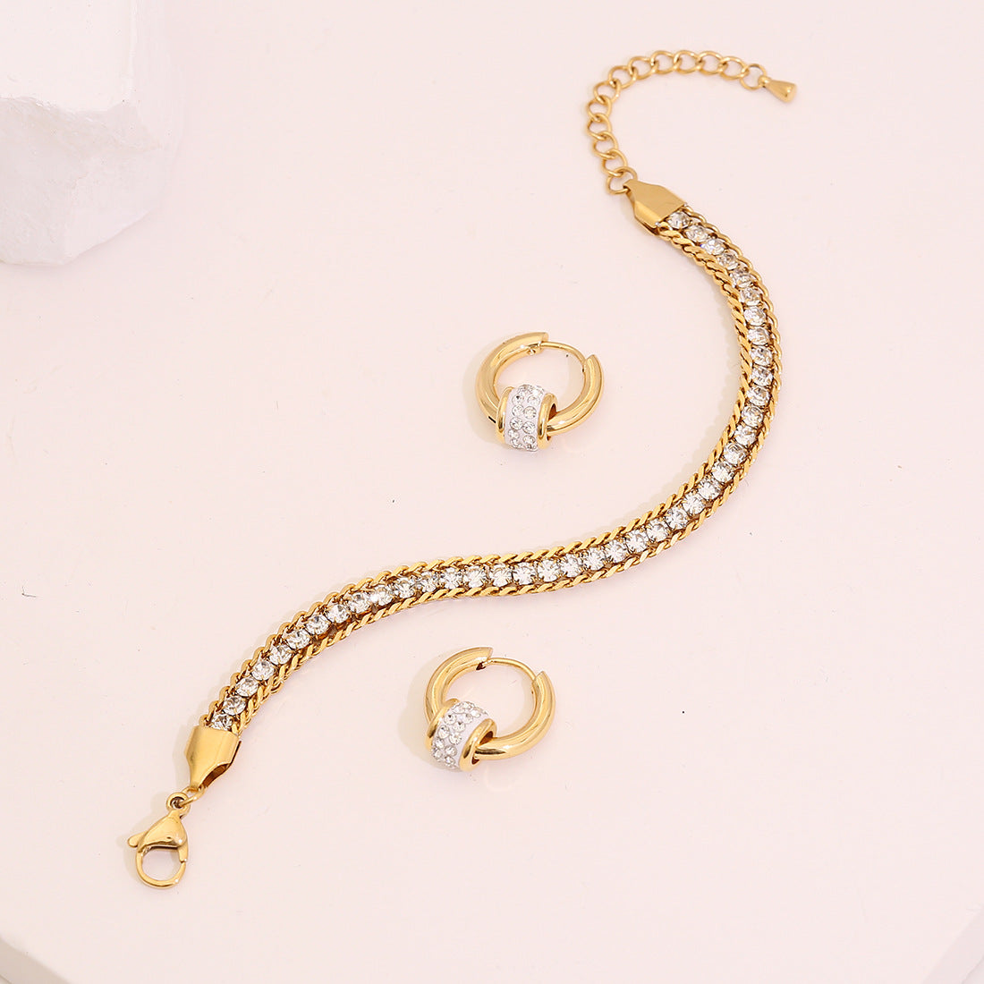 Fashionable OL Style Heart-Shaped Rhinestone-Embellished Stainless Steel Bracelet Set with Plating Finish