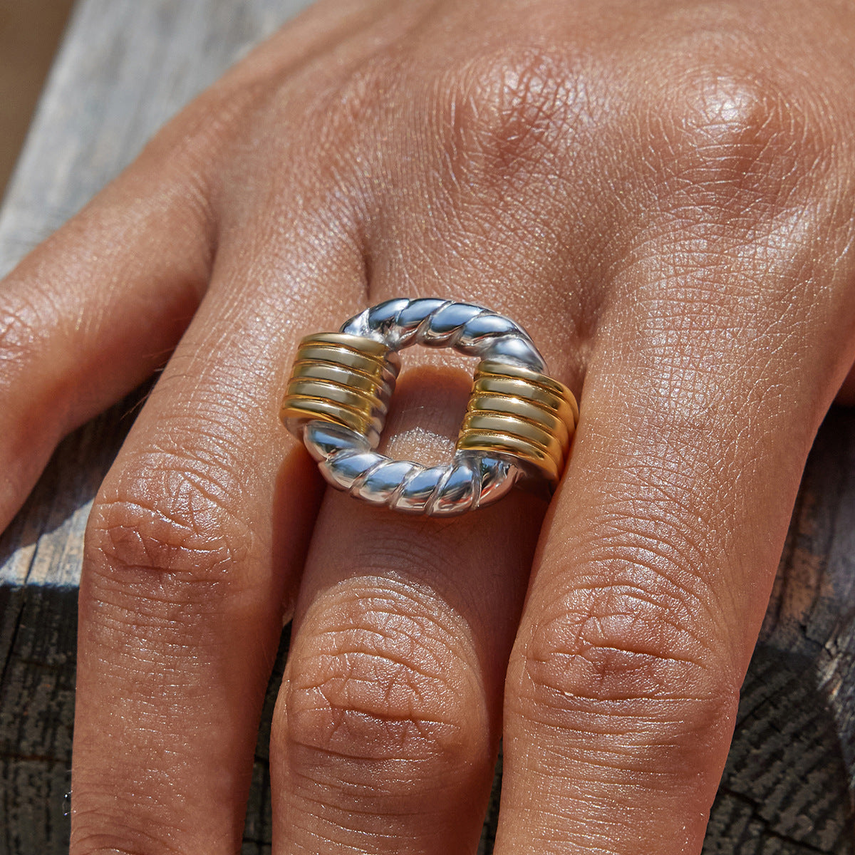 Anello geometrico in acciaio inossidabile da donna con finitura placcata, gioielli minimalisti alla moda ed eleganti