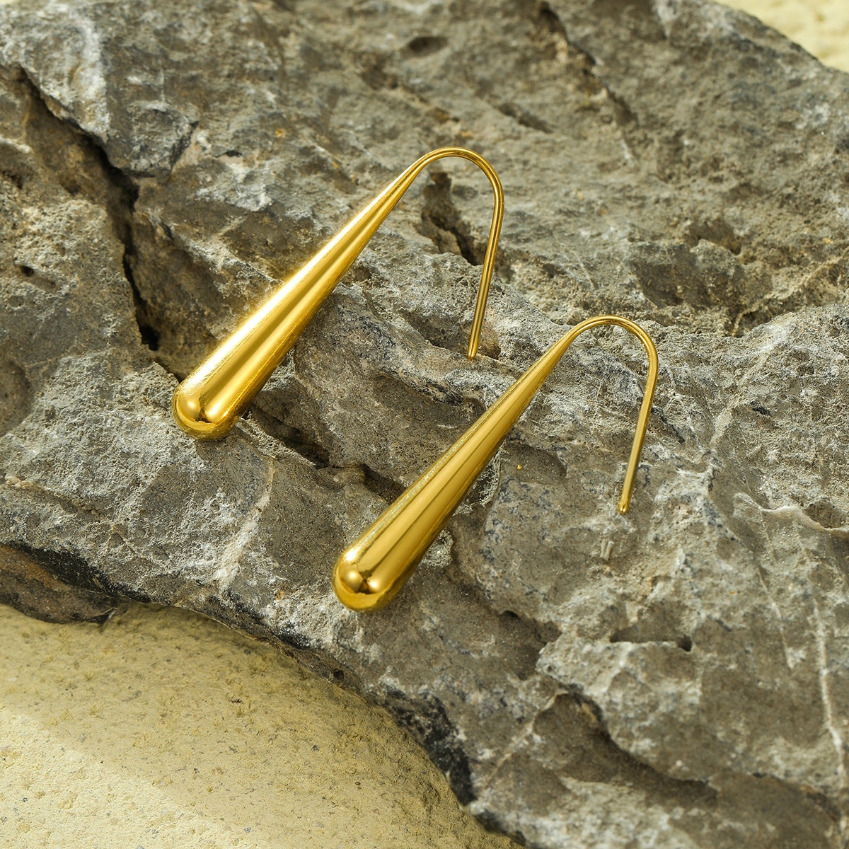 Fashionable Minimalist Titanium Steel Teardrop Stud Earrings for Women with Plated Finish and Elegant Versatile Design