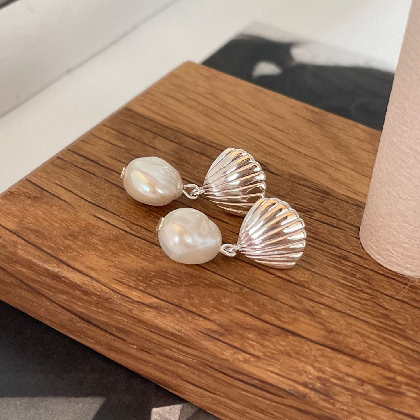 Vintage Minimalist Sweet 925 Sterling Silver Teardrop Pearl Inlay Earrings