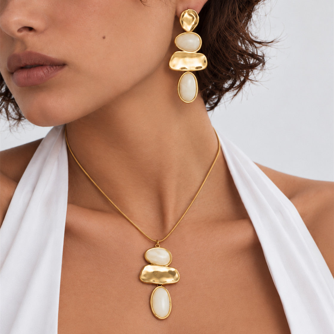 Vintage Oval Geometric Resin Pendant 18K Gold Plated Stainless Steel Necklace for Women