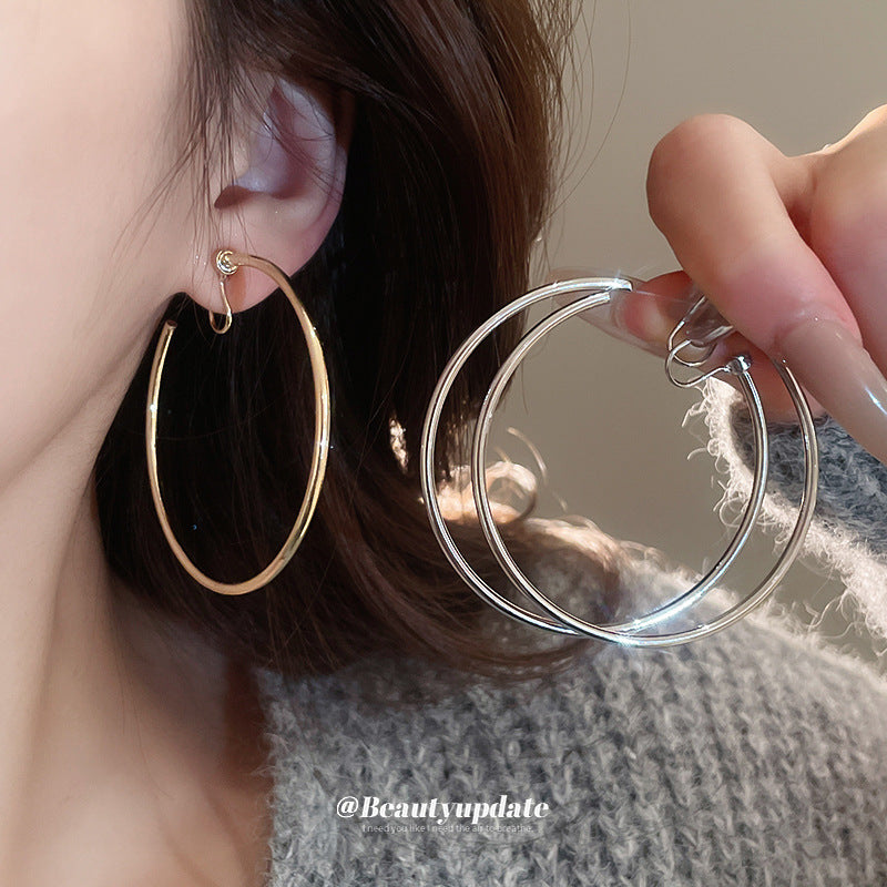 Orecchini a clip a cerchio geometrici minimalisti in rame da donna con finitura placcata, gioielli eleganti di lusso