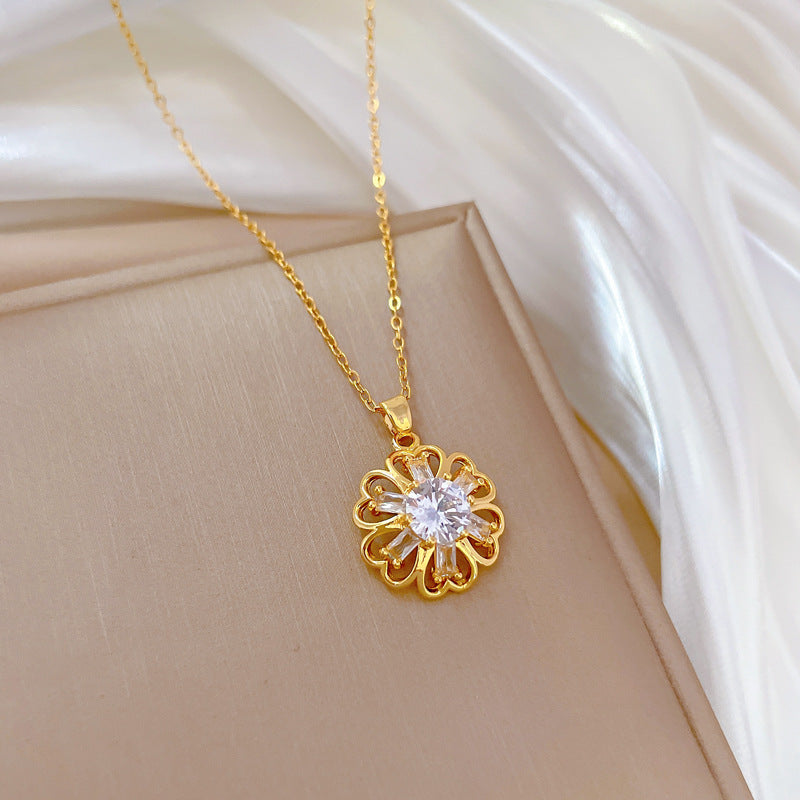 Collana Minimalista Floreale Traforata da Donna con Catena in Acciaio al Titanio e Ciondolo in Rame