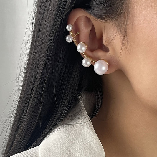 Pendientes Minimalistas Dulces Geométricos de Perlas con Acentos de Pedrería, Aretes de Aleación y Parte Trasera en Forma de U de Clip para Mujer