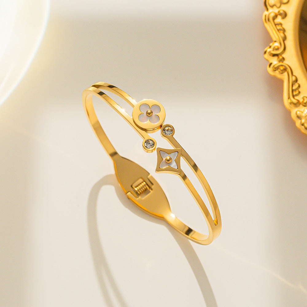 Natural Fresh Sweet Four-Leaf Clover Titanium Steel Bracelet with Gold Plating for Women