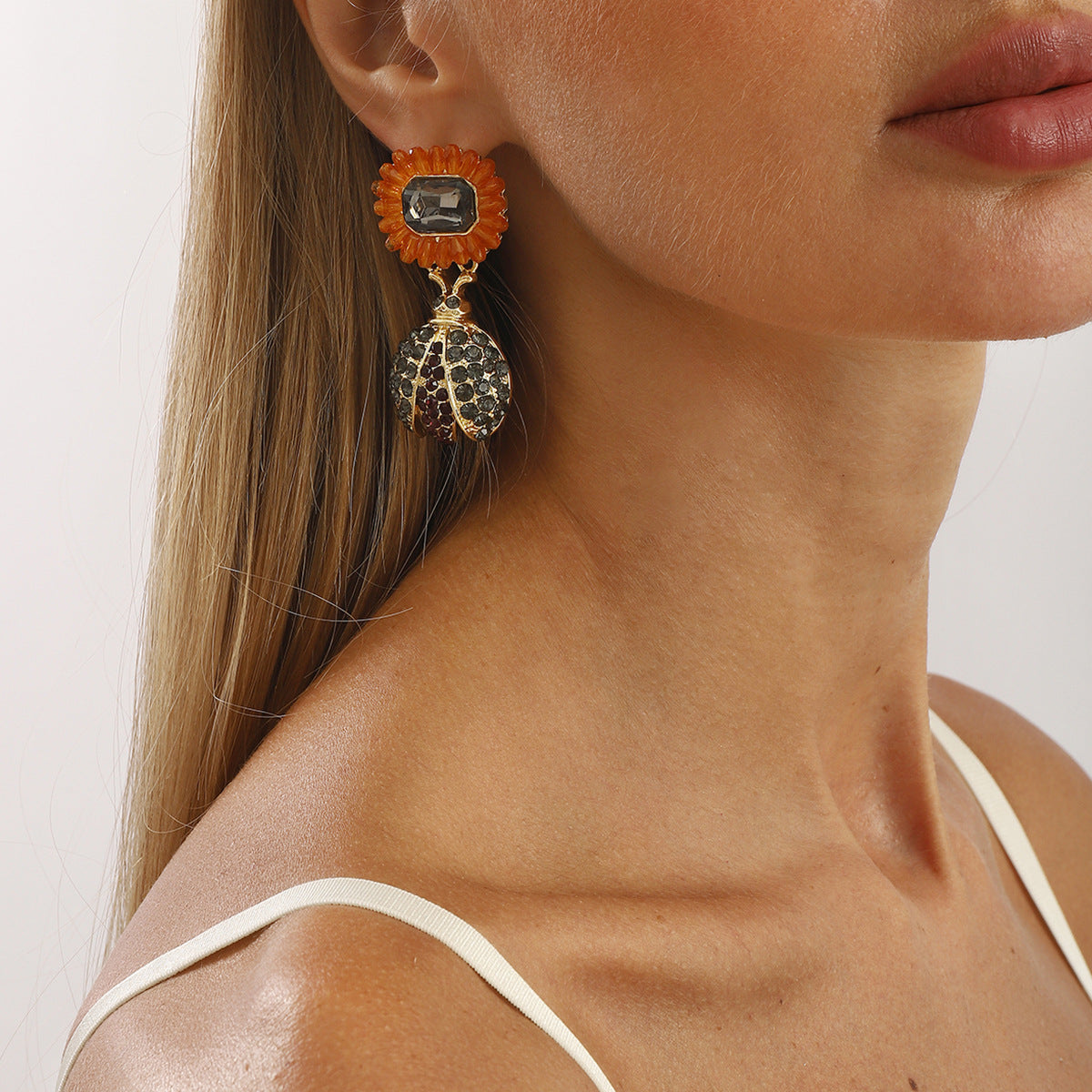 Exaggerated Beetle-Shaped Zinc Alloy Earrings with Rhinestone Inlay for Women, Geometric Insect Design, Minimalist Chic Style