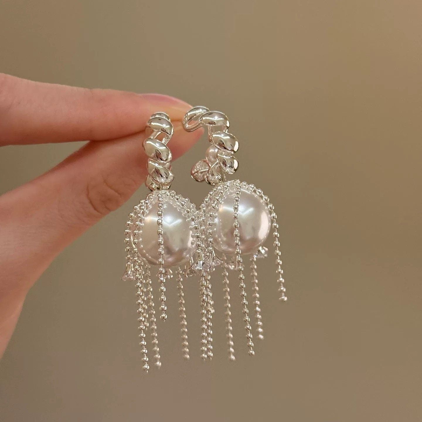 Orecchini da donna vintage eleganti a forma di stella geometrica con perle simulate e zirconi, perni in acciaio placcato