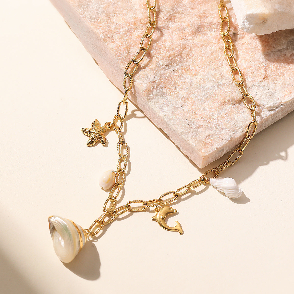 Collana con pendente in conchiglia di abalone geometrica minimalista da donna in acciaio inossidabile con design irregolare
