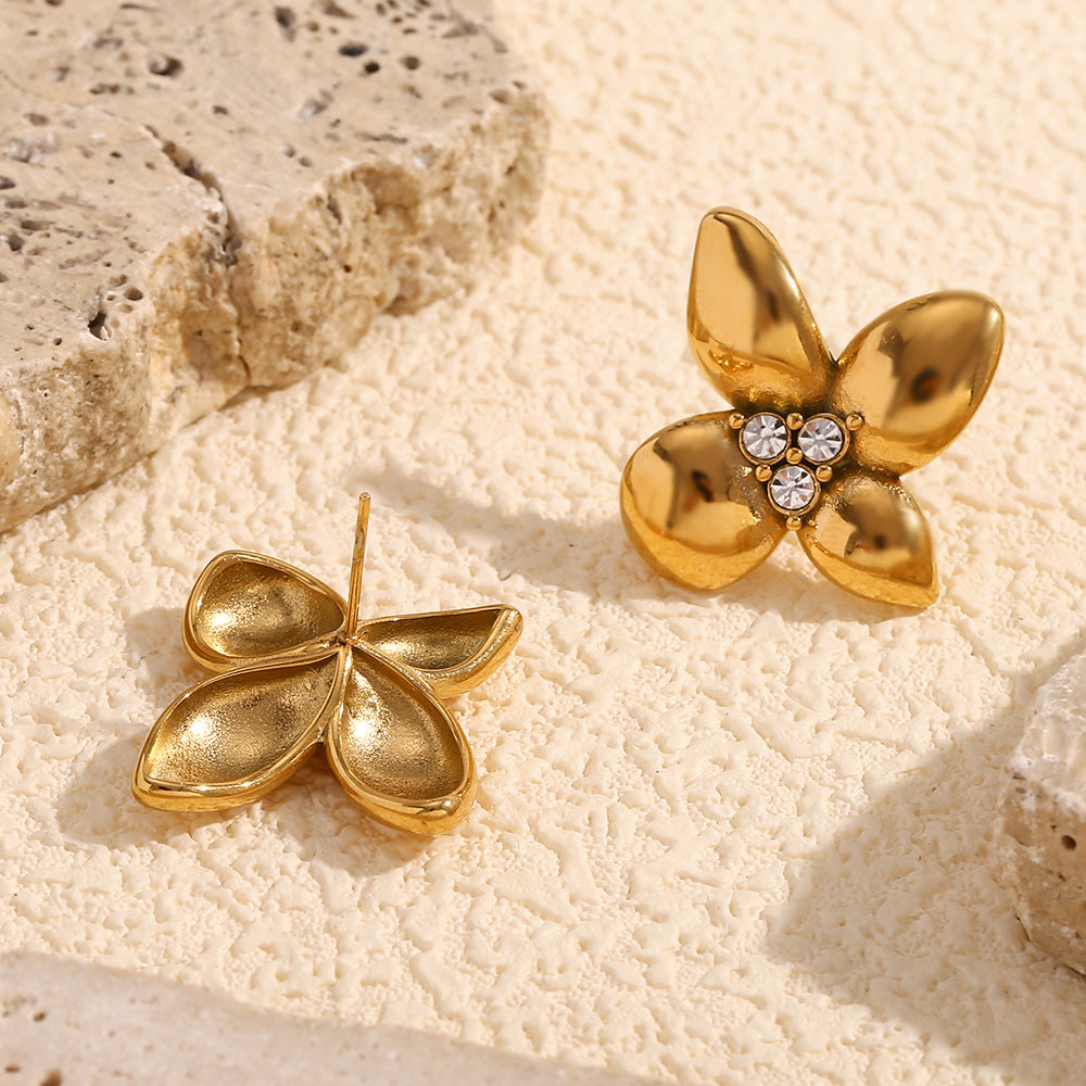 Orecchini da donna in acciaio inossidabile placcati oro 18 carati con strass bianchi microincastonati a motivo floreale alla moda