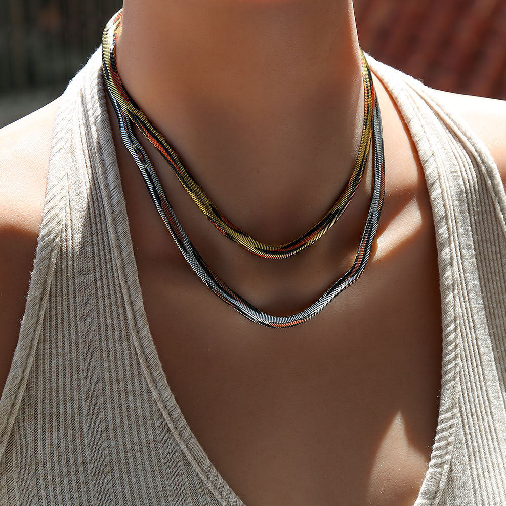 Collana girocollo da donna in acciaio al titanio geometrica minimalista a catena a serpente con finitura placcata, catena clavicola leggera